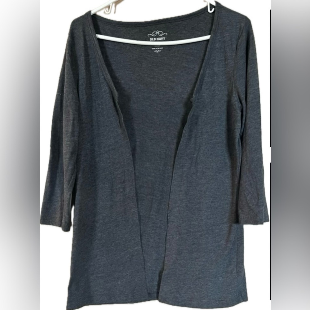 Old Navy 3/4 sleeve lightweight cardigan. Size Medium. Excellent condition.